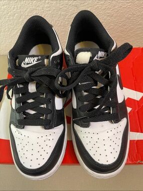 NIKE DUNK  Classic Black and White Low-Top Sneakers